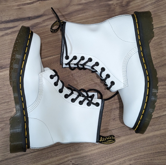 Dr. Martens 1460 white smooth leather 8 eye lace up boots new - Picture 2 of 9